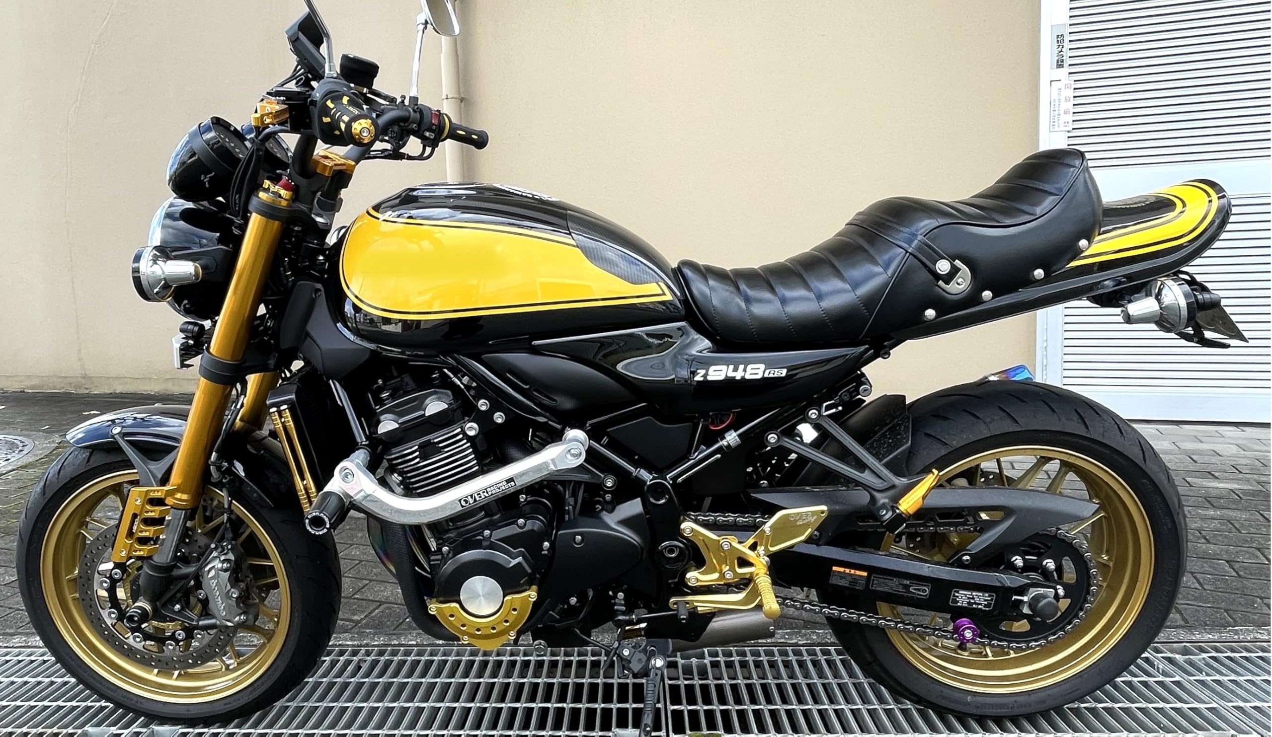 Amazon | Z900RS 黒皮 鋲打ち タックロールシート/スタッズ リベット